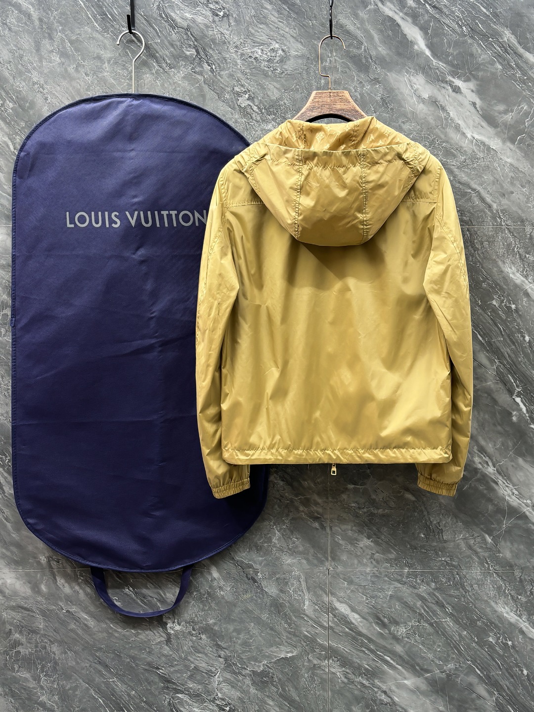 LV A貨連帽外套 輕薄防風潮流款 黃色設計｜歐美奢侈品精品推薦