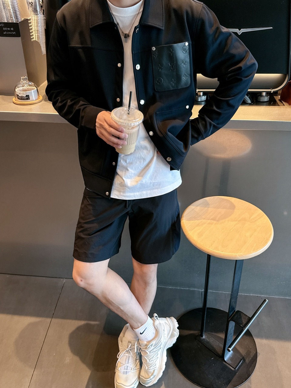 LV 原單男士外套 黑色胸口壓紋口袋設計｜歐美奢侈品精品推薦