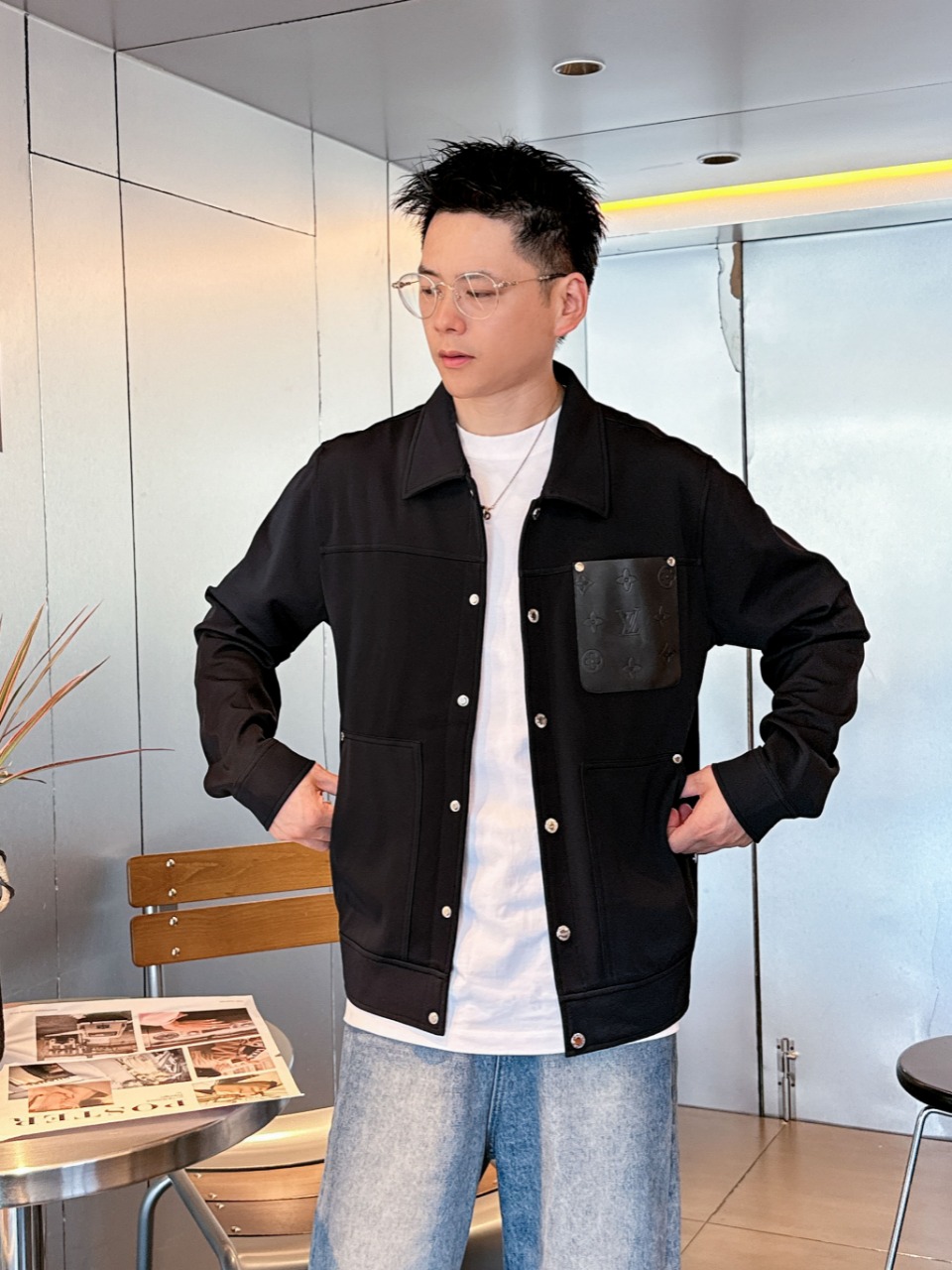 LV 原單男士外套 黑色胸口壓紋口袋設計｜歐美奢侈品精品推薦