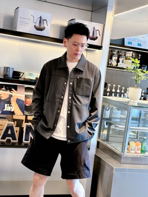 LV A貨灰色男士外套 簡約壓紋胸袋設計