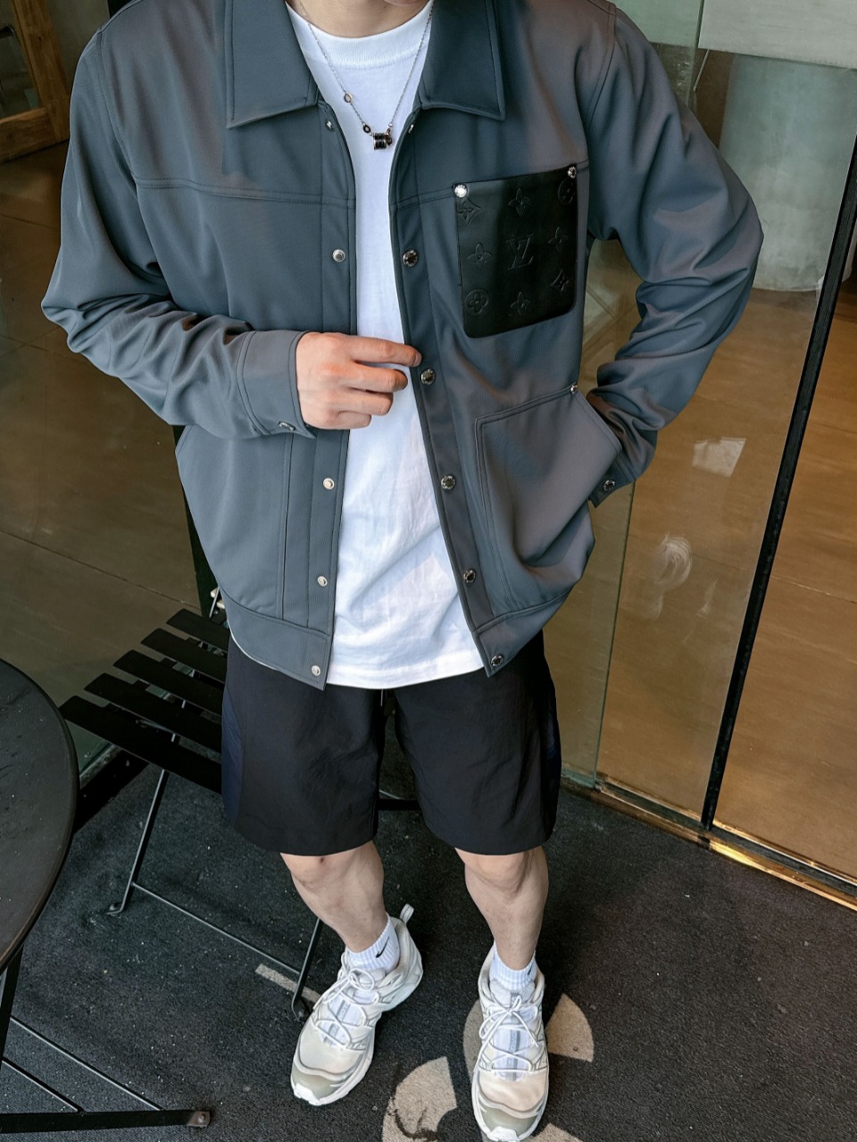 LV A貨灰色男士外套 簡約壓紋胸袋設計｜歐美奢侈品精品推薦
