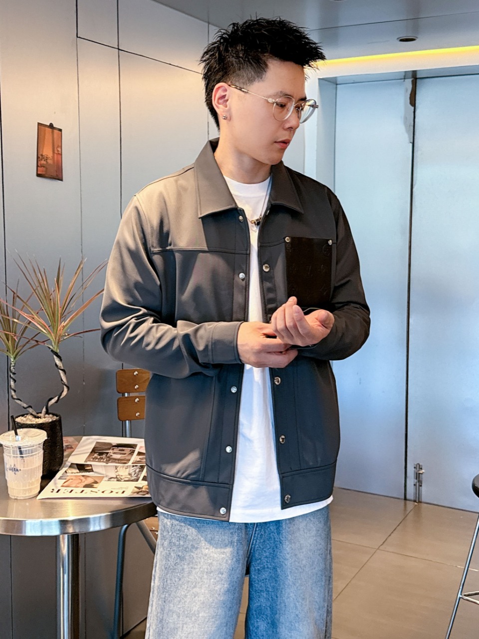 LV A貨灰色男士外套 簡約壓紋胸袋設計｜歐美奢侈品精品推薦