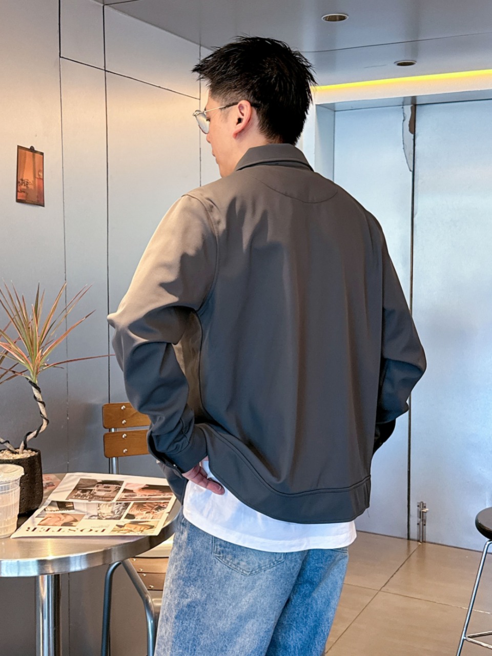 LV A貨灰色男士外套 簡約壓紋胸袋設計｜歐美奢侈品精品推薦
