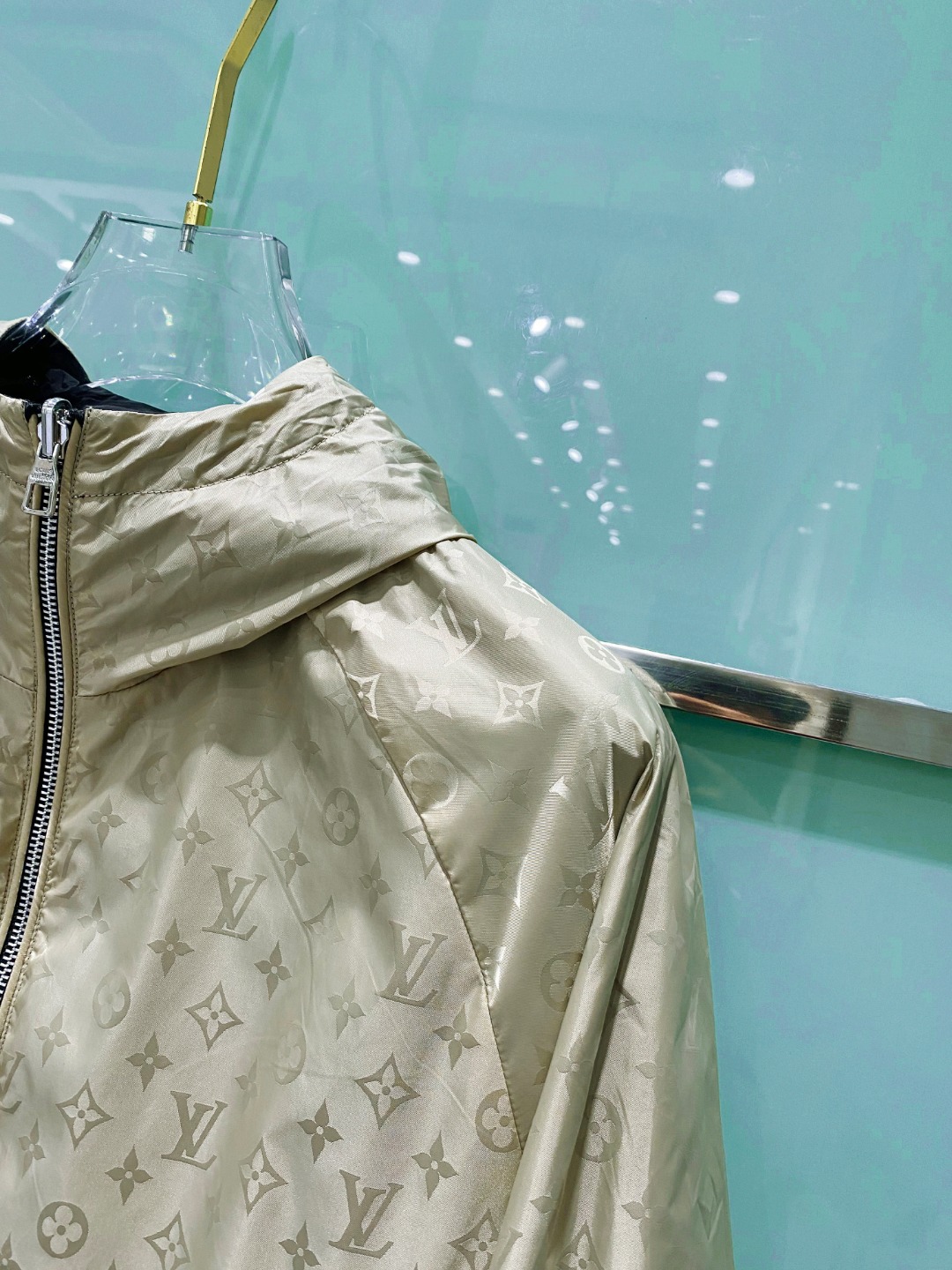 LV 高仿金色連帽外套 經典滿版Monogram設計｜歐美奢侈品精品推薦