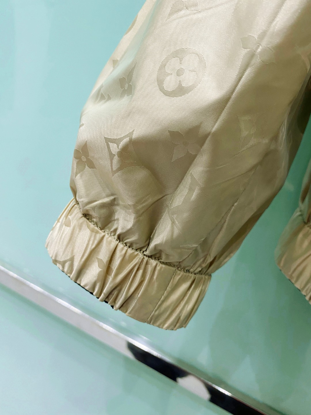 LV 高仿金色連帽外套 經典滿版Monogram設計｜歐美奢侈品精品推薦