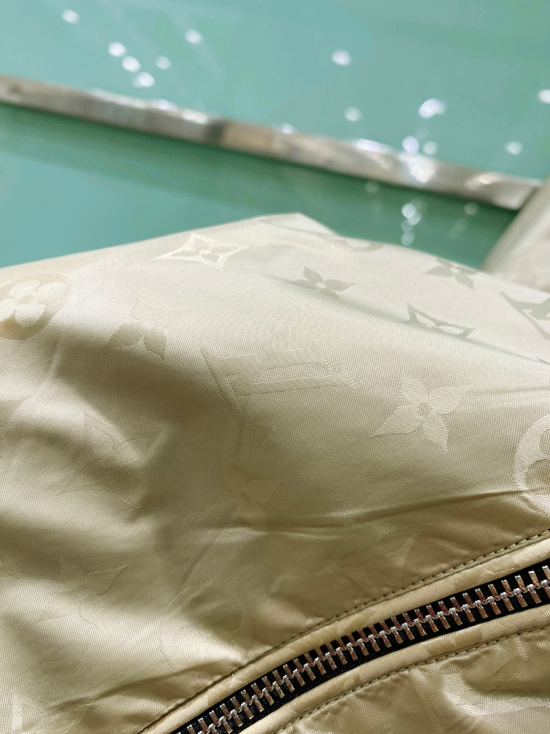 LV 高仿金色連帽外套 經典滿版Monogram設計｜歐美奢侈品精品推薦