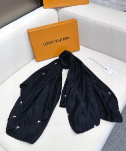 LV 高仿黑色圍巾 經典花紋點綴時尚