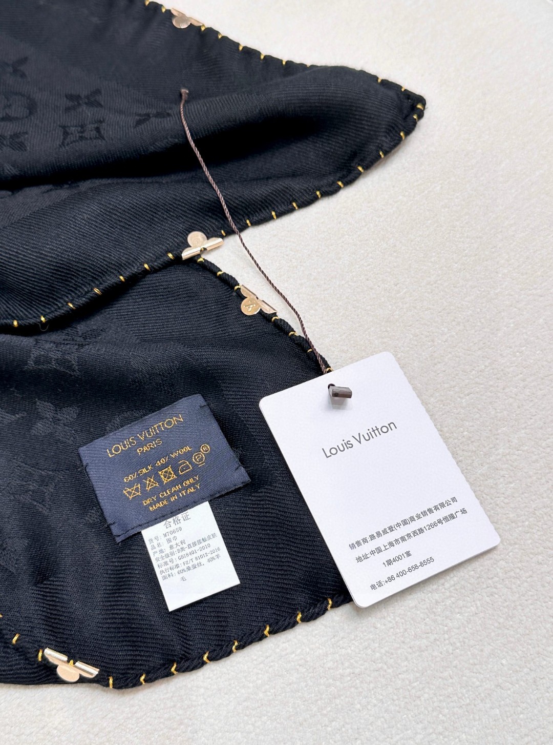 LV 高仿黑色圍巾 經典花紋點綴時尚｜歐美奢侈品精品推薦