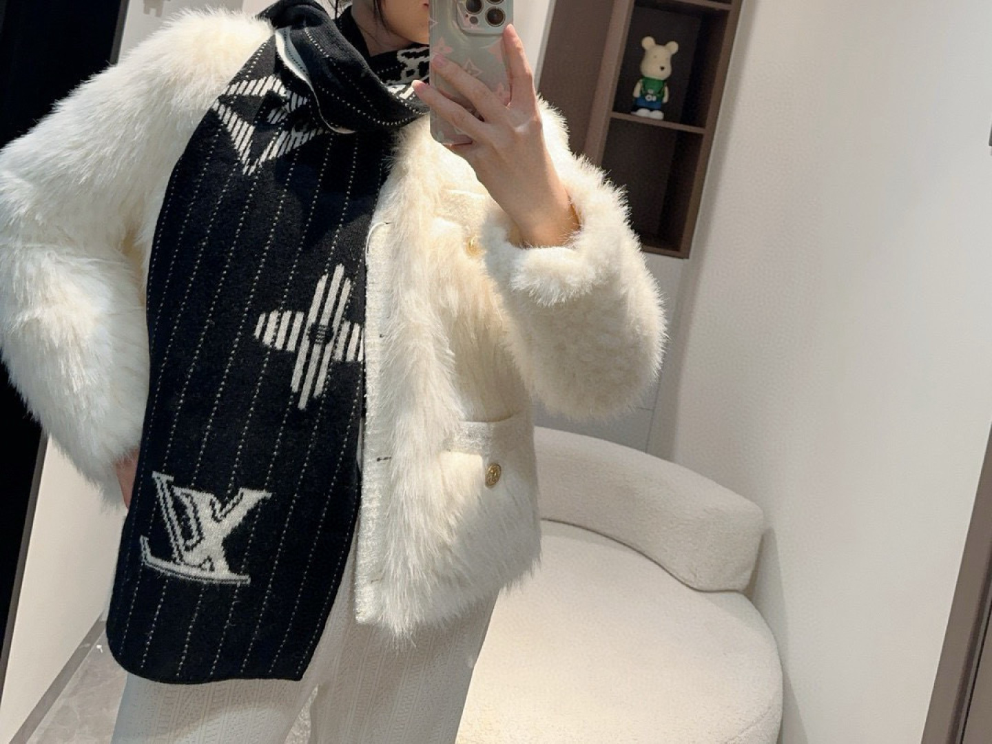 LV 精品仿製羊毛圍巾 黑白經典雙面設計 保暖百搭｜歐美奢侈品精品推薦