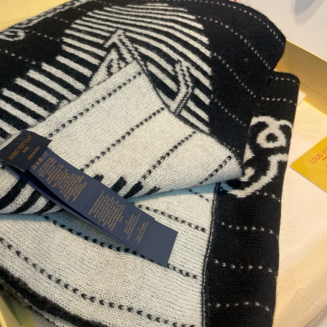 LV 精品仿製羊毛圍巾 黑白經典雙面設計 保暖百搭｜歐美奢侈品精品推薦