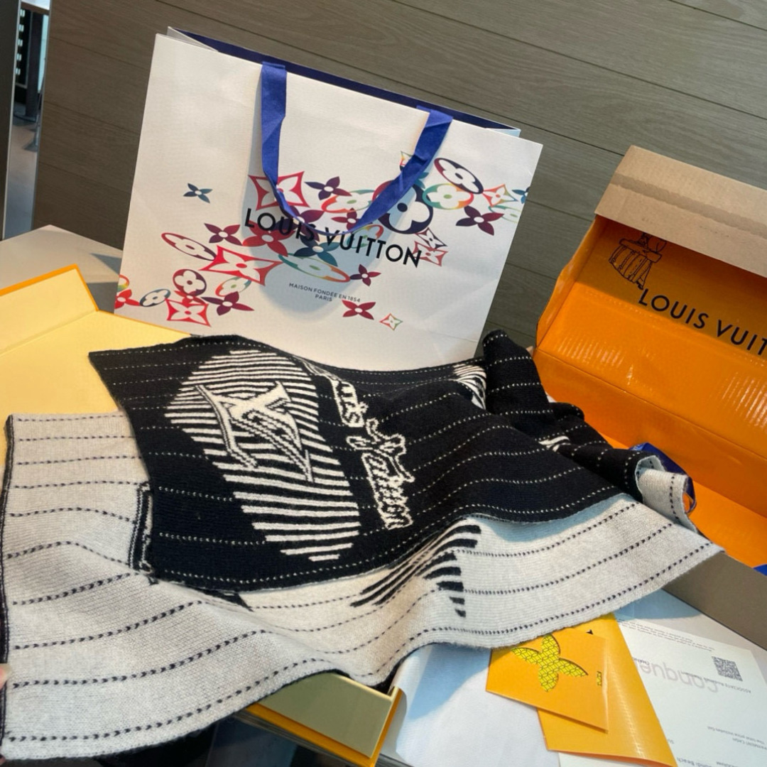 LV 精品仿製羊毛圍巾 黑白經典雙面設計 保暖百搭｜歐美奢侈品精品推薦