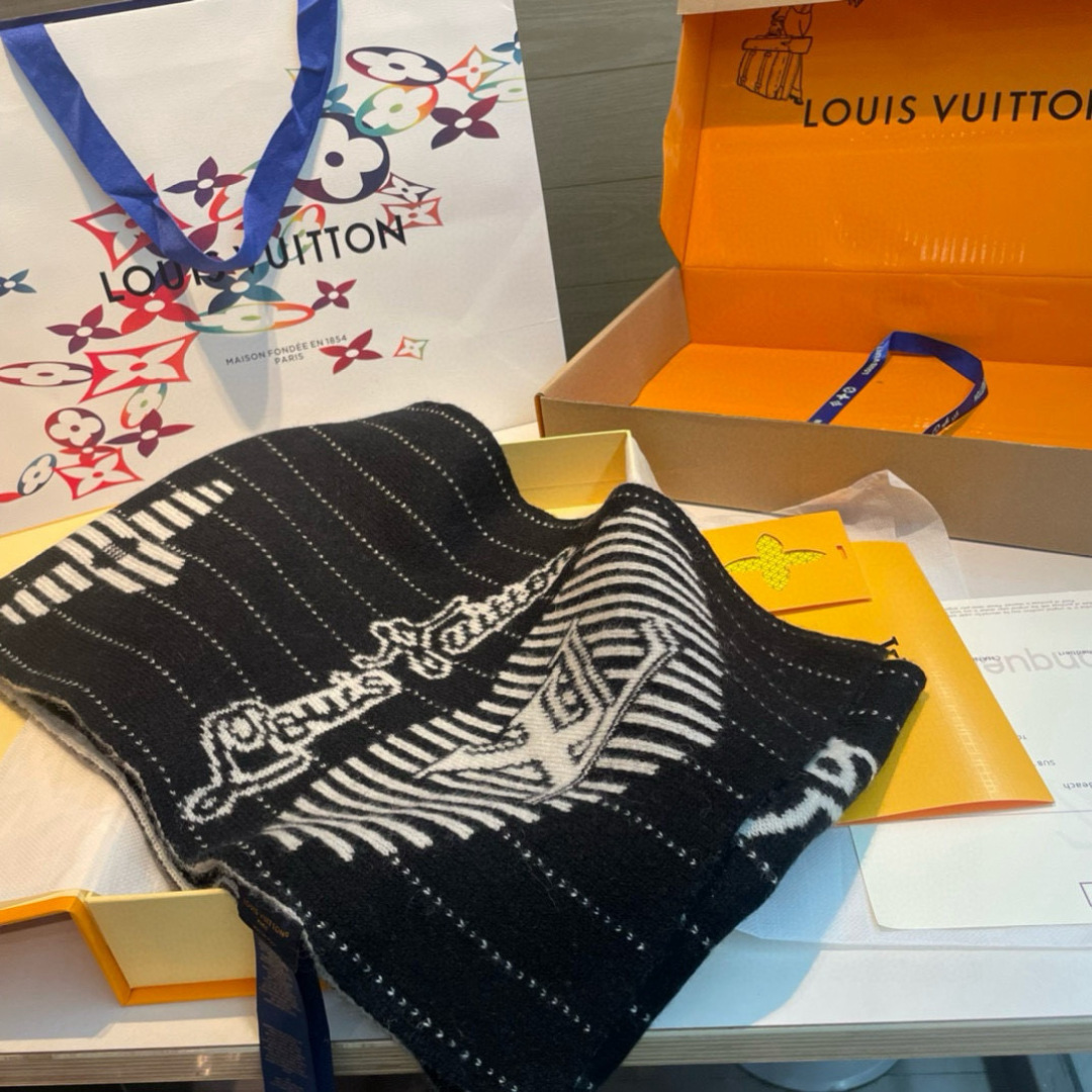 LV 精品仿製羊毛圍巾 黑白經典雙面設計 保暖百搭｜歐美奢侈品精品推薦
