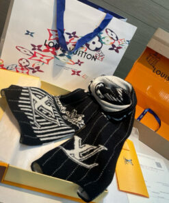 LV 精品仿製羊毛圍巾 黑白經典雙面設計 保暖百搭
