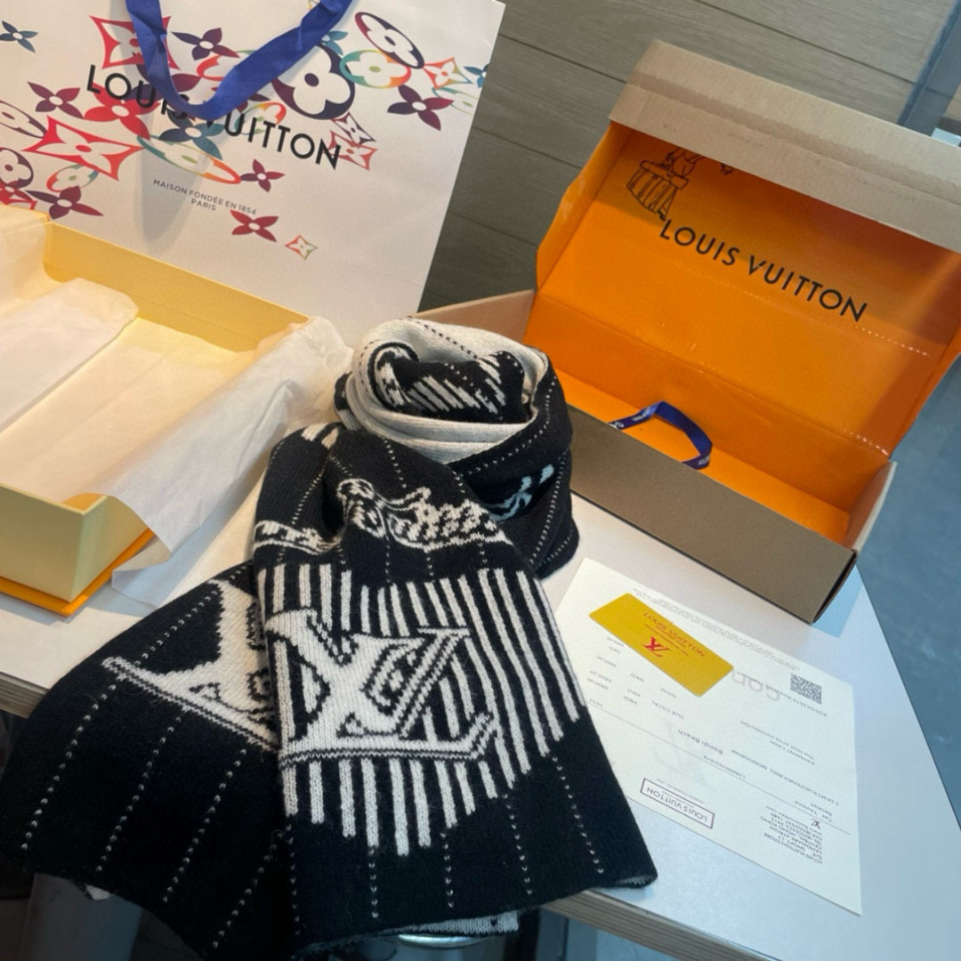 LV 精品仿製羊毛圍巾 黑白經典雙面設計 保暖百搭｜歐美奢侈品精品推薦