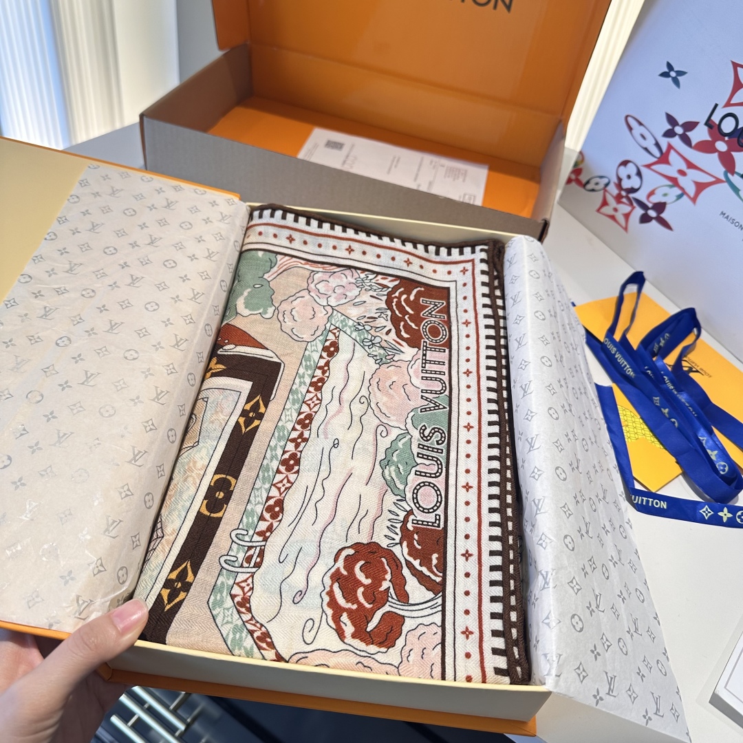LV 高仿印花絲巾 彩色城市圖案 漫遊風格點綴|超A仿原單精品圖片 13 LV 高仿印花絲巾 彩色城市圖案 漫遊風格點綴|歐美奢侈品精品推薦