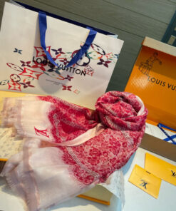 LV 一比一蕾絲印花圍巾 粉紅拼接 浪漫優雅設計