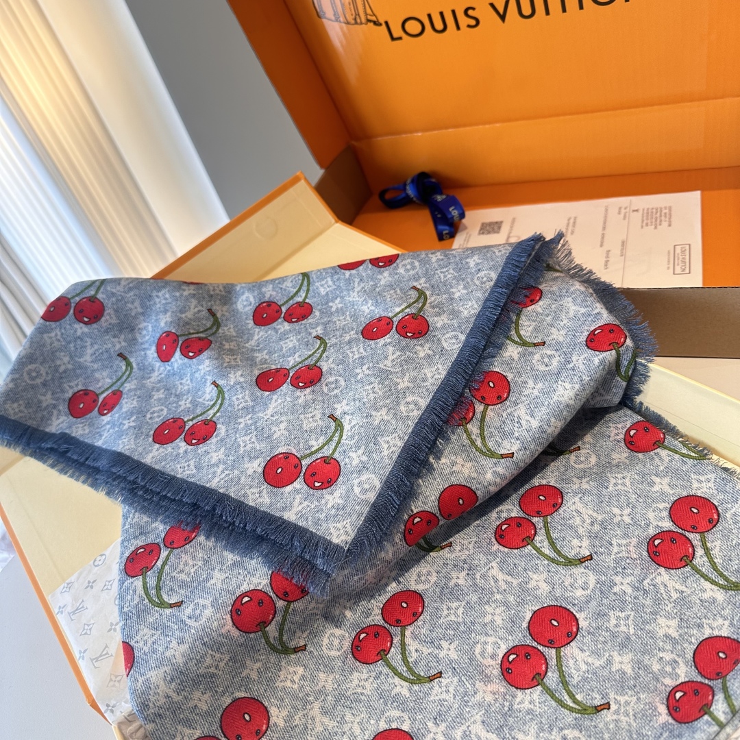 LV 原單櫻桃印花圍巾 牛仔藍俏皮甜美設計|超A仿原單精品圖片 13 LV 原單櫻桃印花圍巾 牛仔藍俏皮甜美設計|歐美奢侈品精品推薦
