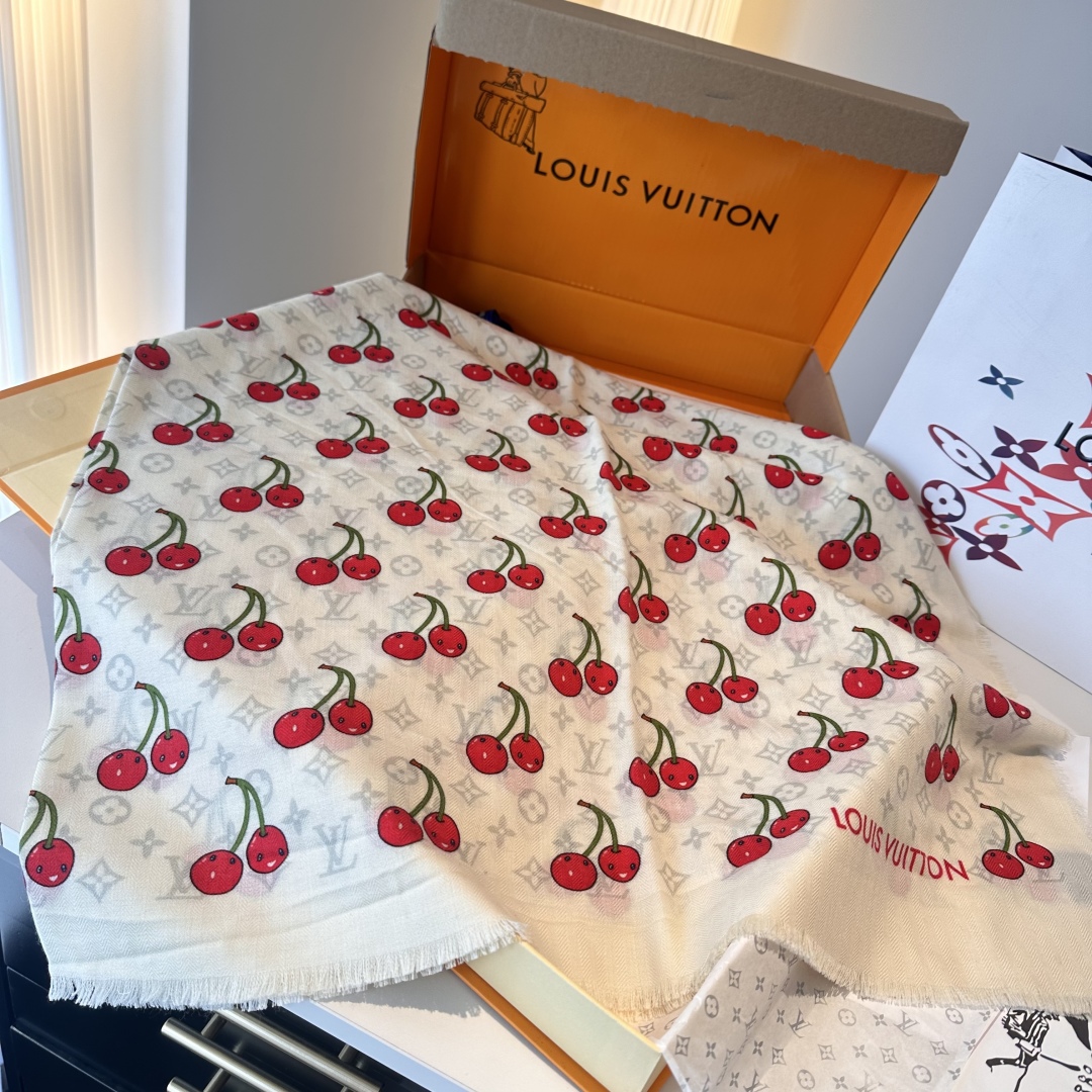 LV 超A貨櫻桃印花圍巾 白底甜美俏皮設計款|超A仿原單精品圖片 10 LV 超A貨櫻桃印花圍巾 白底甜美俏皮設計款|歐美奢侈品精品推薦