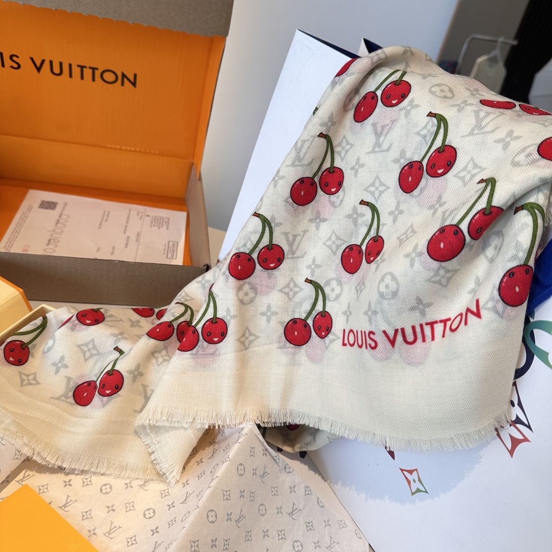 LV 超A貨櫻桃印花圍巾 白底甜美俏皮設計款|超A仿原單精品圖片 9 LV 超A貨櫻桃印花圍巾 白底甜美俏皮設計款|歐美奢侈品精品推薦
