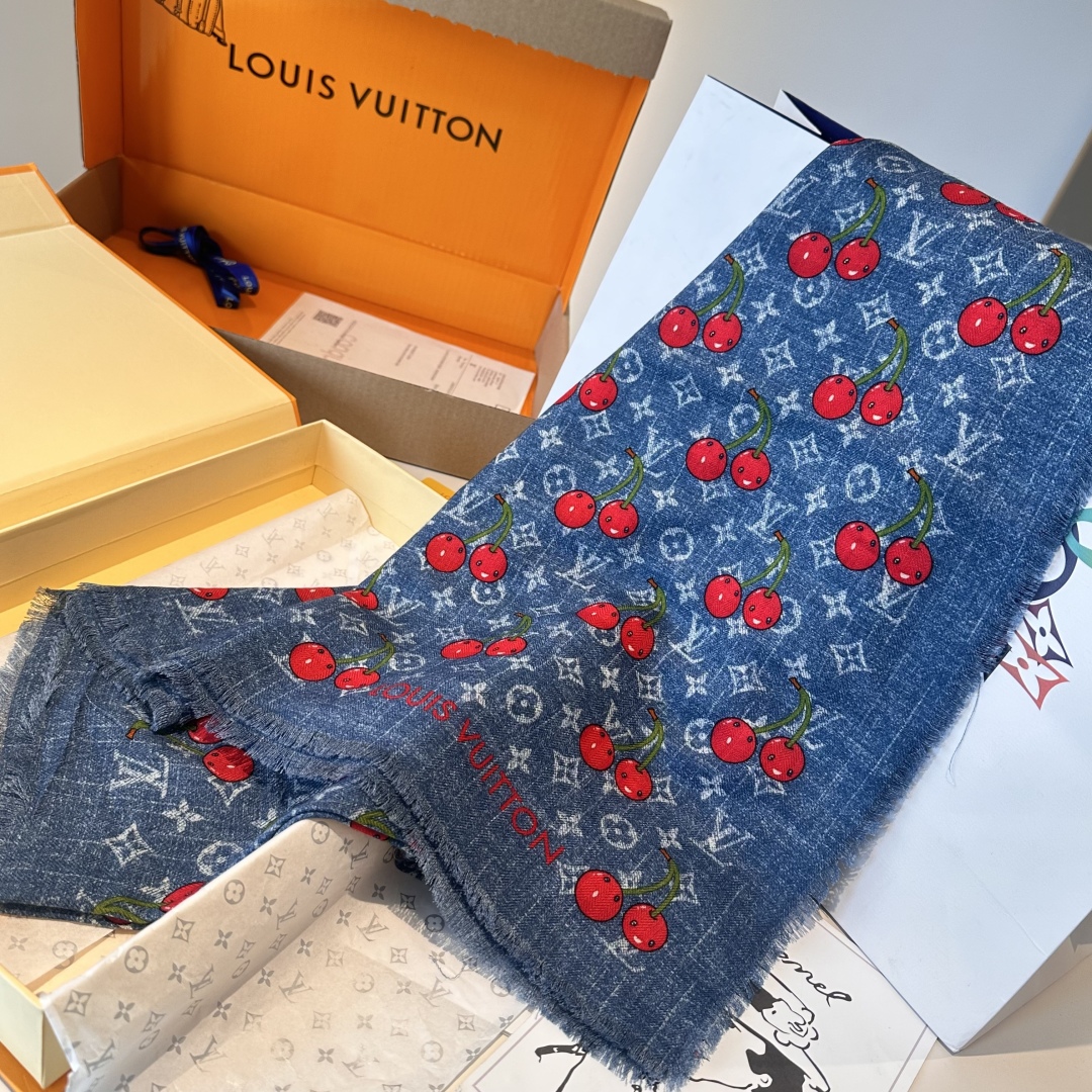 LV 一比一櫻桃印花牛仔藍圍巾 清新減齡百搭款|超A仿原單精品圖片 9 LV 一比一櫻桃印花牛仔藍圍巾 清新減齡百搭款|歐美奢侈品精品推薦