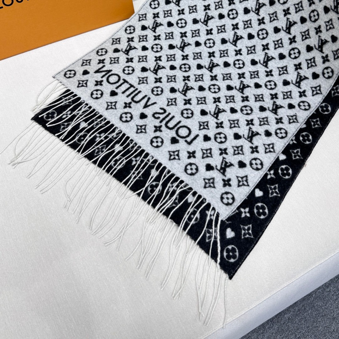 LV 精品仿製羊毛圍巾 黑灰雙面設計 Monogram保暖時尚｜歐美奢侈品精品推薦