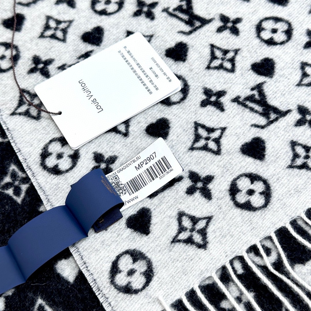 LV 精品仿製羊毛圍巾 黑灰雙面設計 Monogram保暖時尚｜歐美奢侈品精品推薦