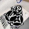 LV 原單黑白大Logo圍巾 流蘇百搭設計|超A仿原單精品圖片 2 LV 原單黑白大Logo圍巾 流蘇百搭設計|歐美奢侈品精品推薦