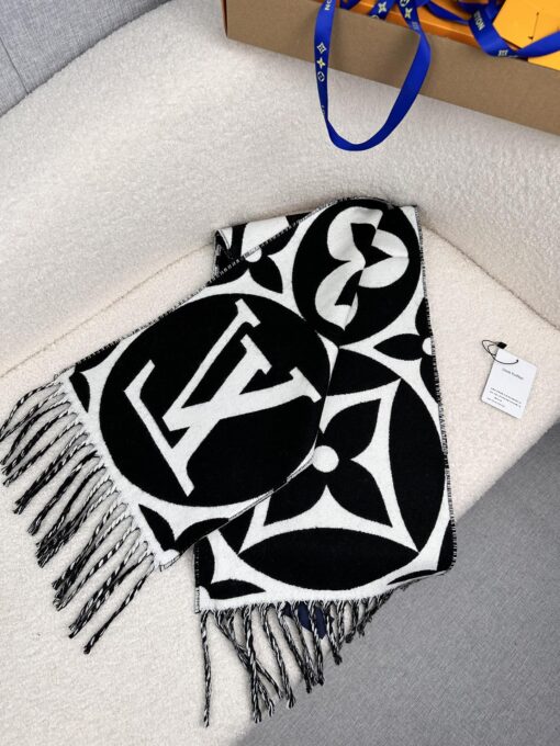 LV 原單黑白大Logo圍巾 流蘇百搭設計