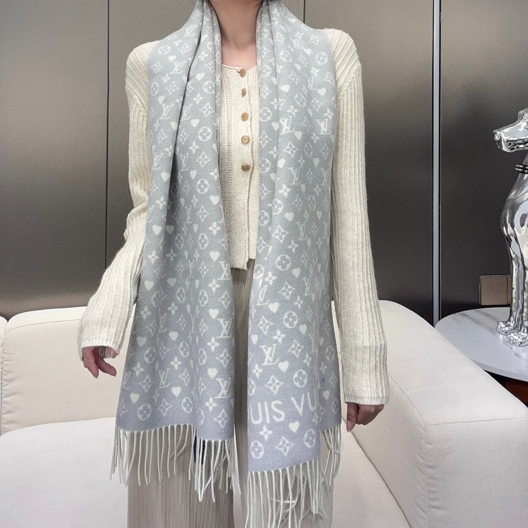 LV 精品仿製羊毛圍巾 灰白雙面設計 Monogram典雅百搭｜歐美奢侈品精品推薦