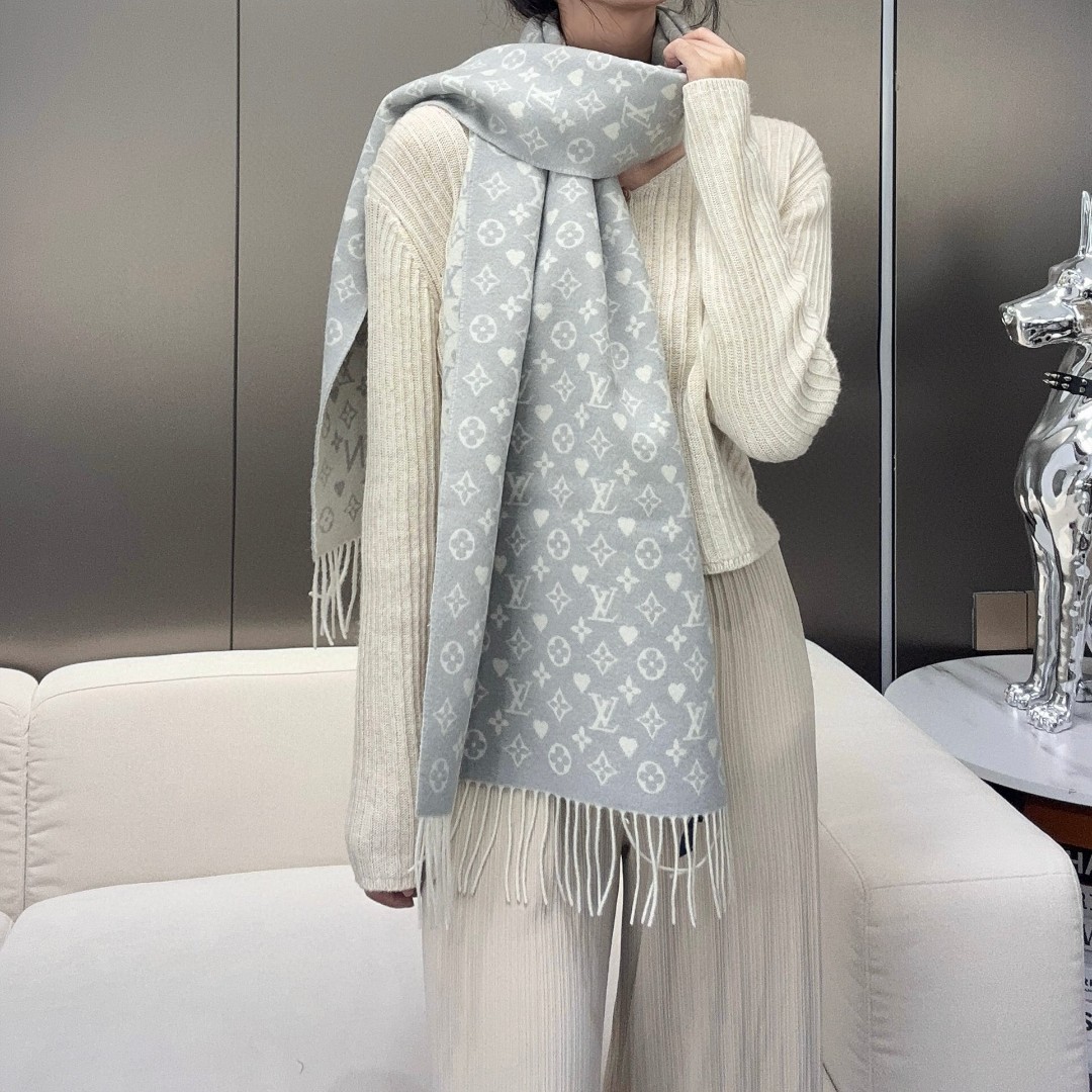 LV 精品仿製羊毛圍巾 灰白雙面設計 Monogram典雅百搭｜歐美奢侈品精品推薦