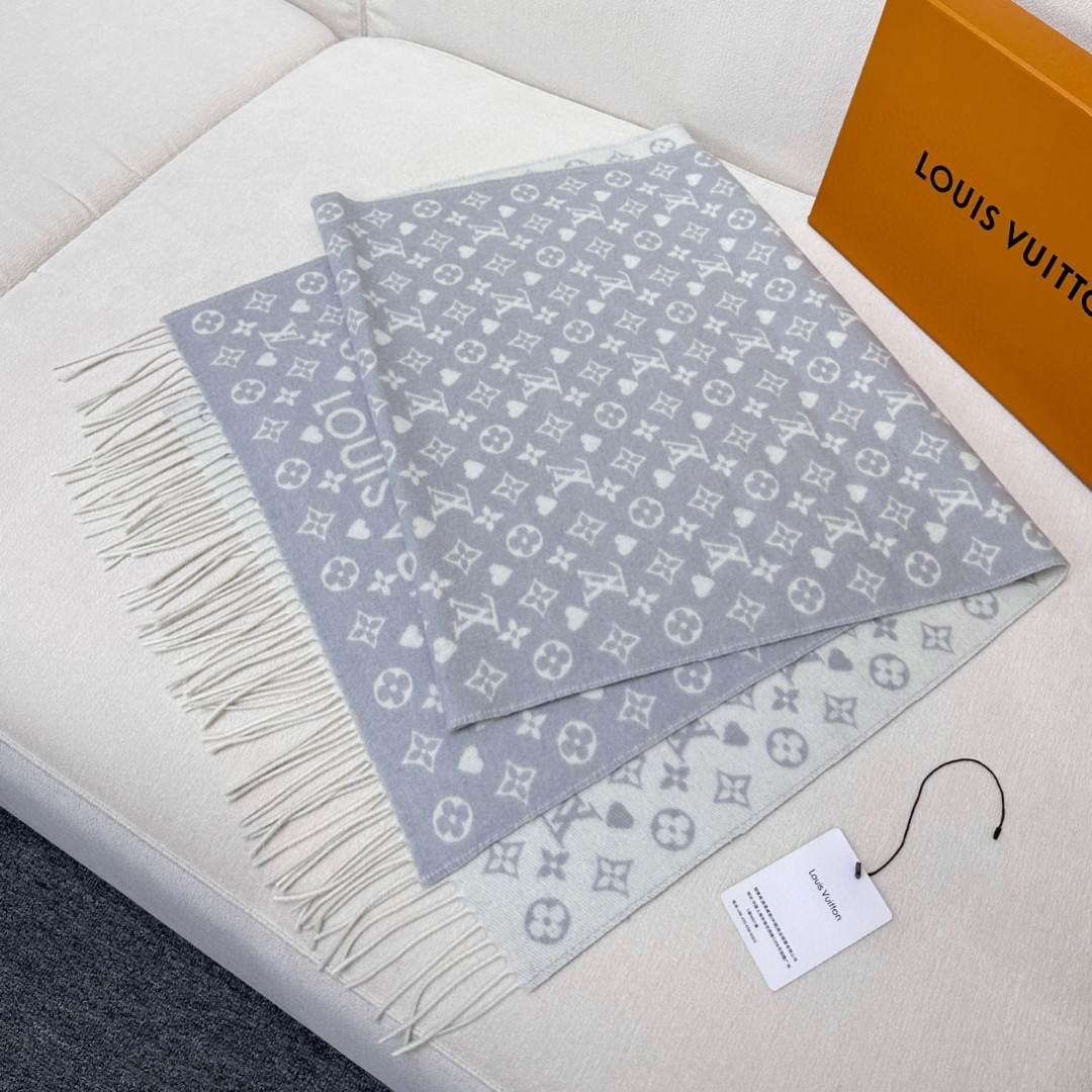 LV 精品仿製羊毛圍巾 灰白雙面設計 Monogram典雅百搭｜歐美奢侈品精品推薦