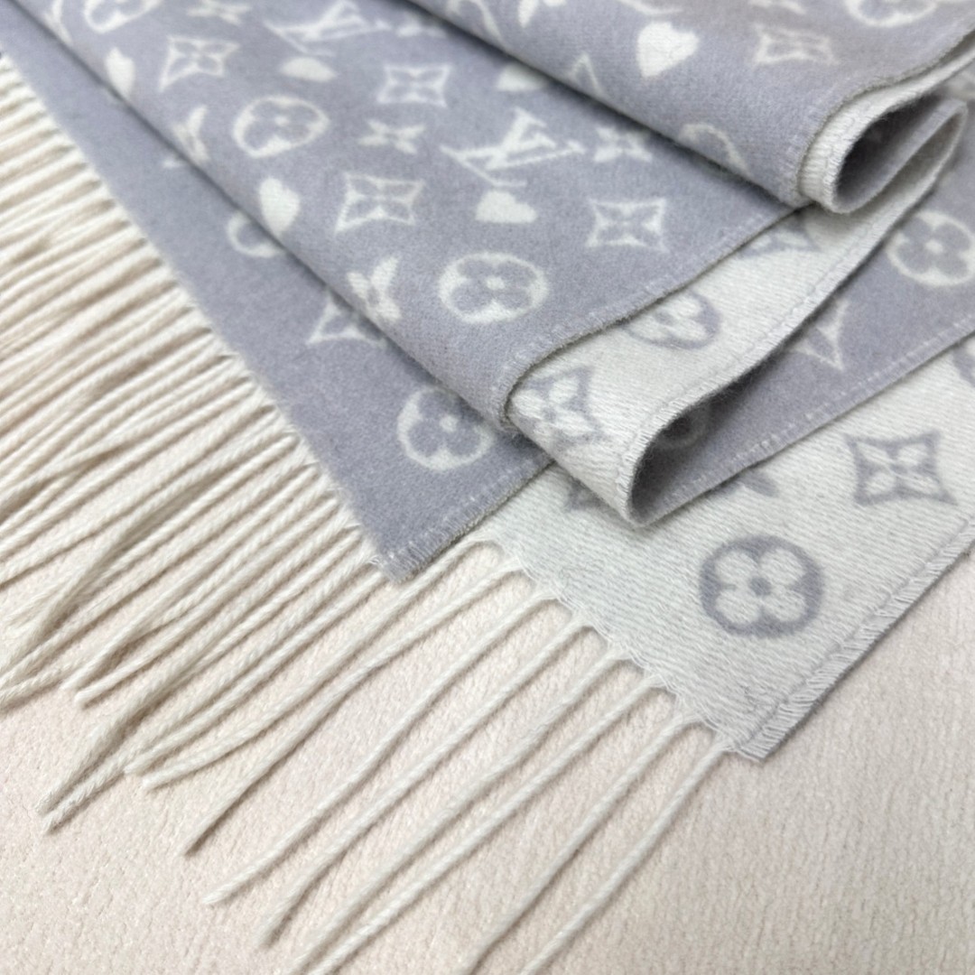 LV 精品仿製羊毛圍巾 灰白雙面設計 Monogram典雅百搭｜歐美奢侈品精品推薦