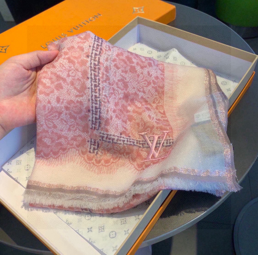 LV 精品仿製羊毛圍巾 粉色拼接設計 典雅柔美｜歐美奢侈品精品推薦