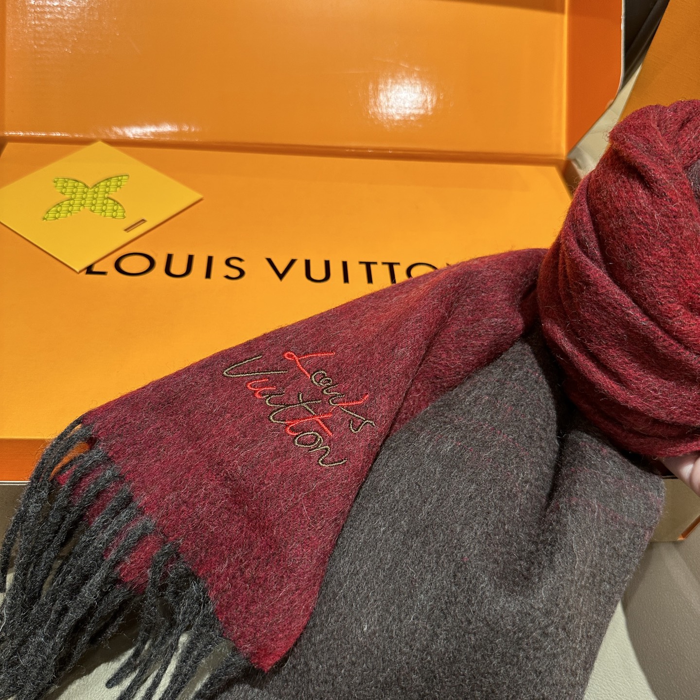 LV 精品仿製圍巾 紅棕拼接設計 保暖質感款｜歐美奢侈品精品推薦