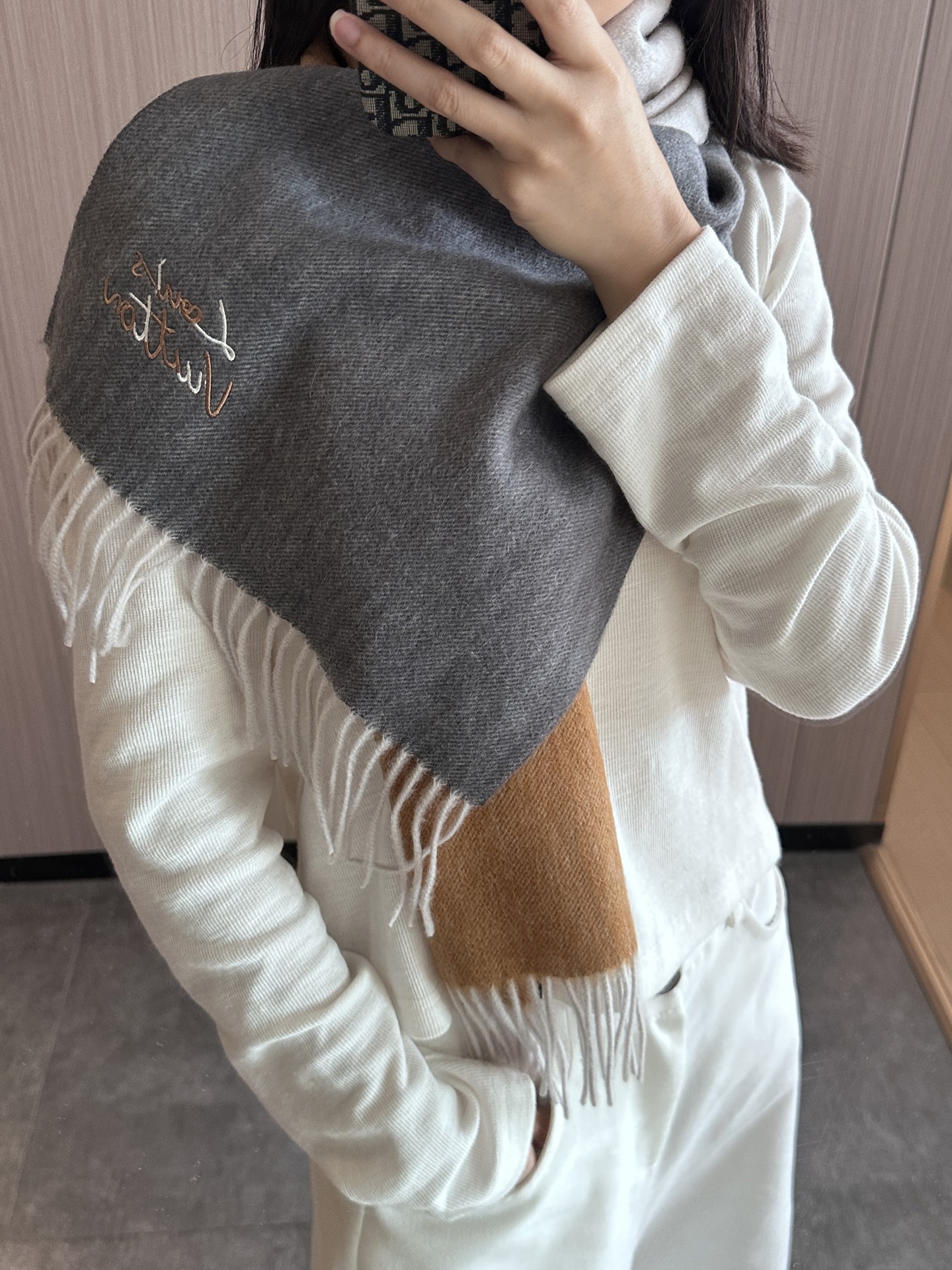 LV 精品仿製圍巾 灰橘拼接保暖款 優雅百搭｜歐美奢侈品精品推薦