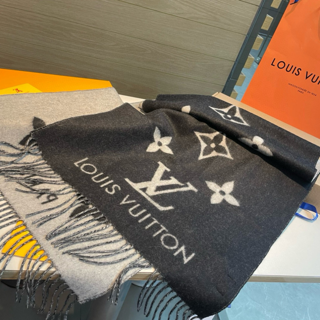 LV 一比一圍巾 黑灰大LOGO流蘇 保暖時尚款｜歐美奢侈品精品推薦