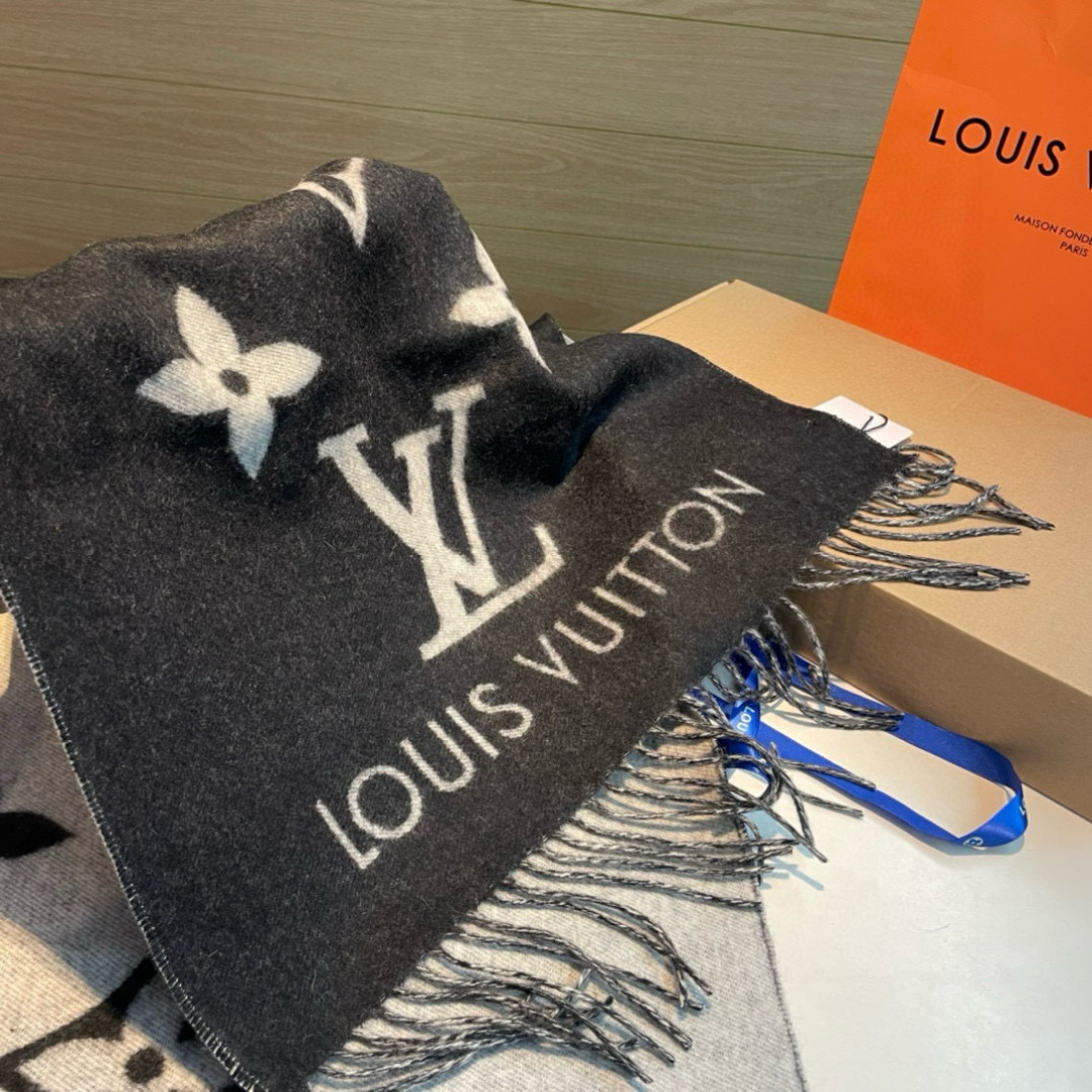 LV 一比一圍巾 黑灰大LOGO流蘇 保暖時尚款｜歐美奢侈品精品推薦