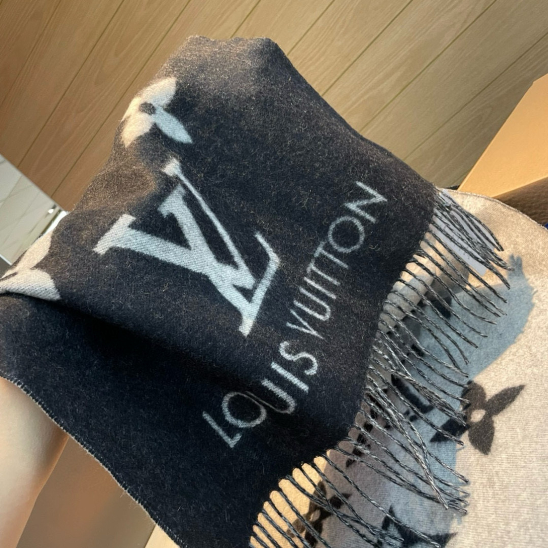LV 一比一圍巾 黑灰大LOGO流蘇 保暖時尚款｜歐美奢侈品精品推薦