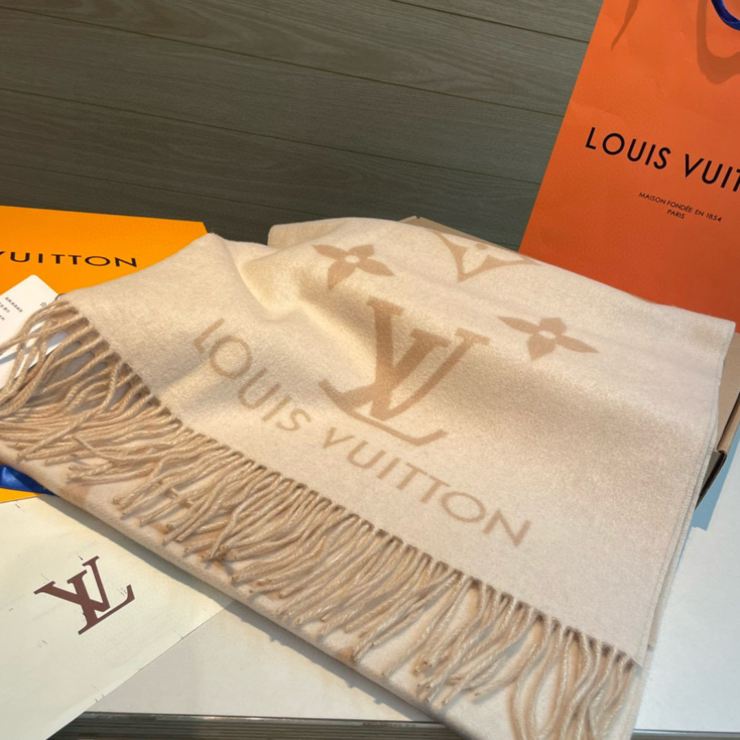 LV 原單圍巾 米色大LOGO流蘇 百搭高質感款｜歐美奢侈品精品推薦