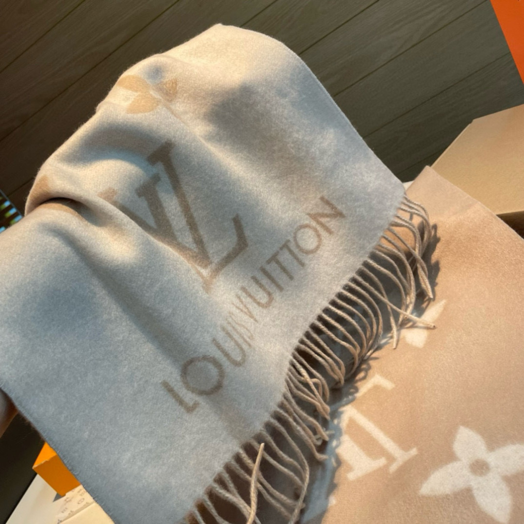 LV 原單圍巾 米色大LOGO流蘇 百搭高質感款｜歐美奢侈品精品推薦