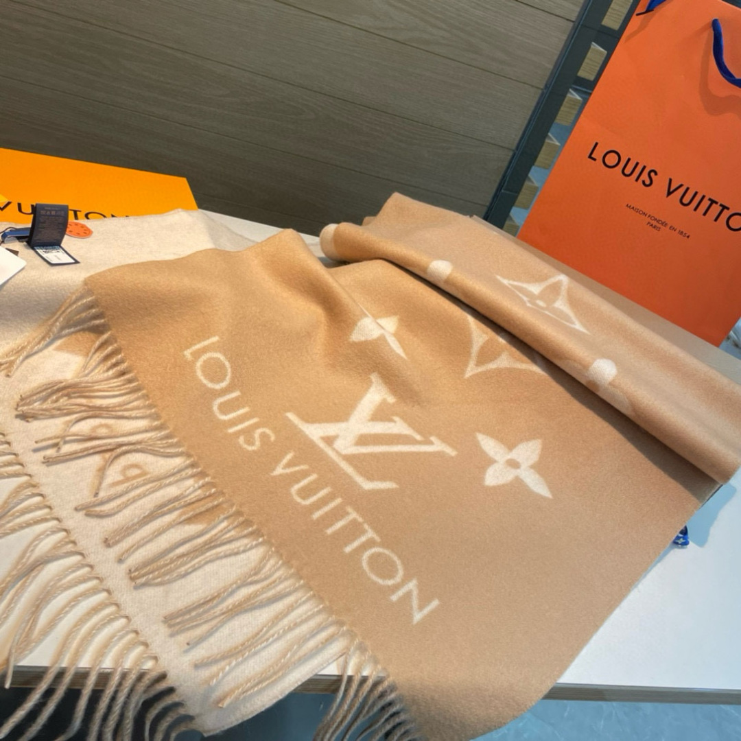 LV 一比一圍巾 米駝色大LOGO流蘇 百搭保暖款｜歐美奢侈品精品推薦