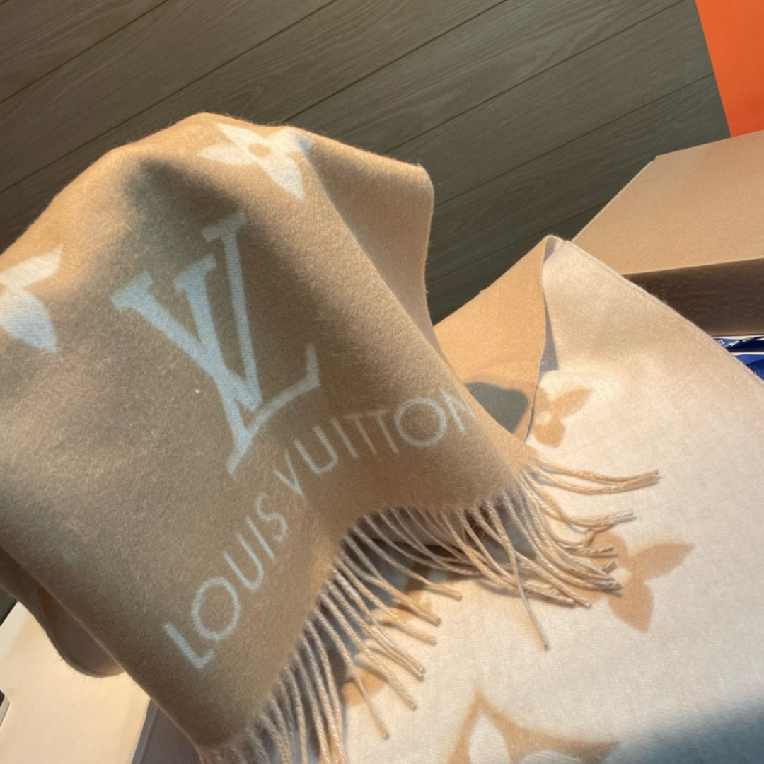 LV 一比一圍巾 米駝色大LOGO流蘇 百搭保暖款｜歐美奢侈品精品推薦