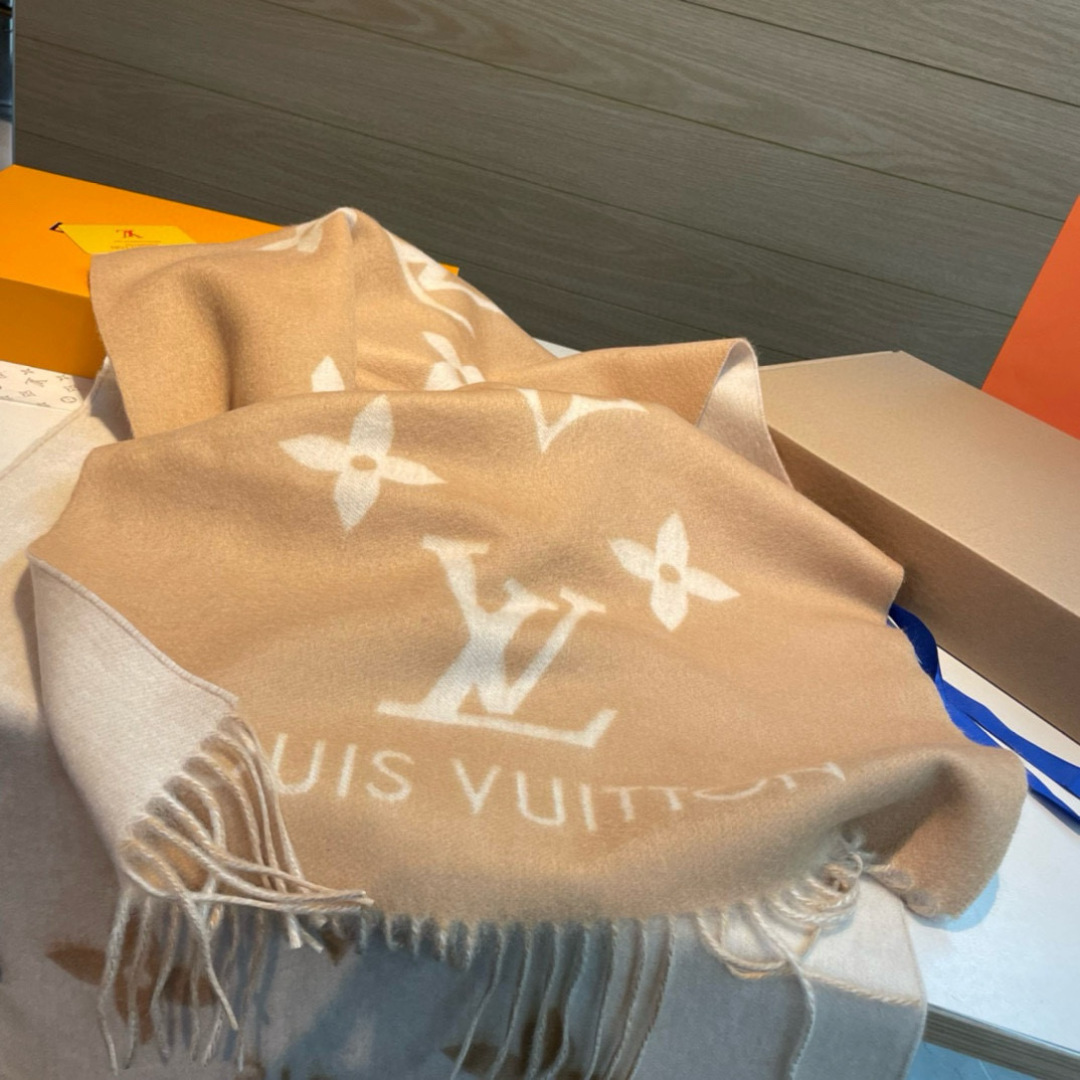LV 一比一圍巾 米駝色大LOGO流蘇 百搭保暖款｜歐美奢侈品精品推薦