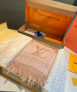 LV 原單圍巾 粉駝色大LOGO流蘇 柔軟保暖款