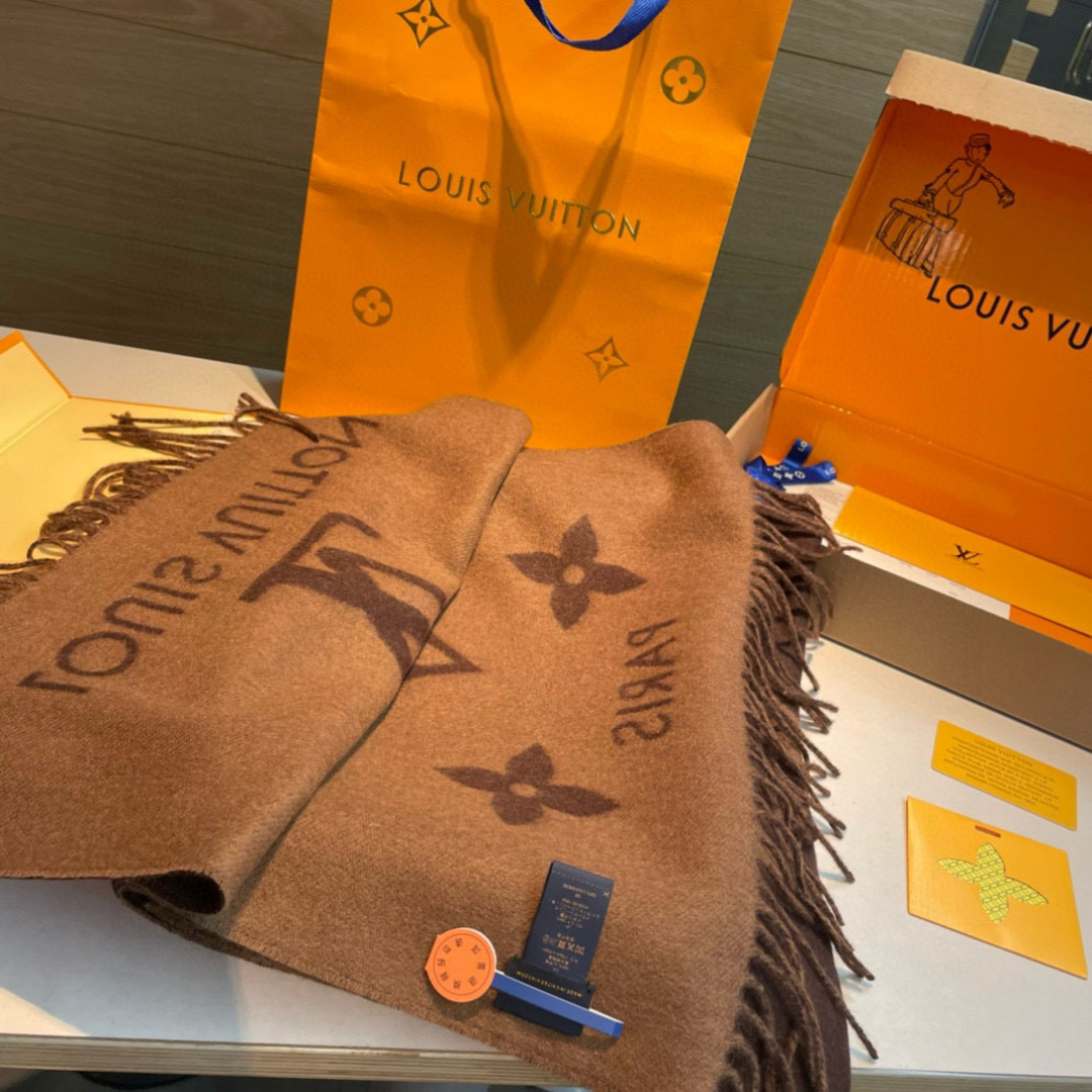 LV 一比一圍巾 咖啡色大LOGO流蘇 經典百搭款｜歐美奢侈品精品推薦