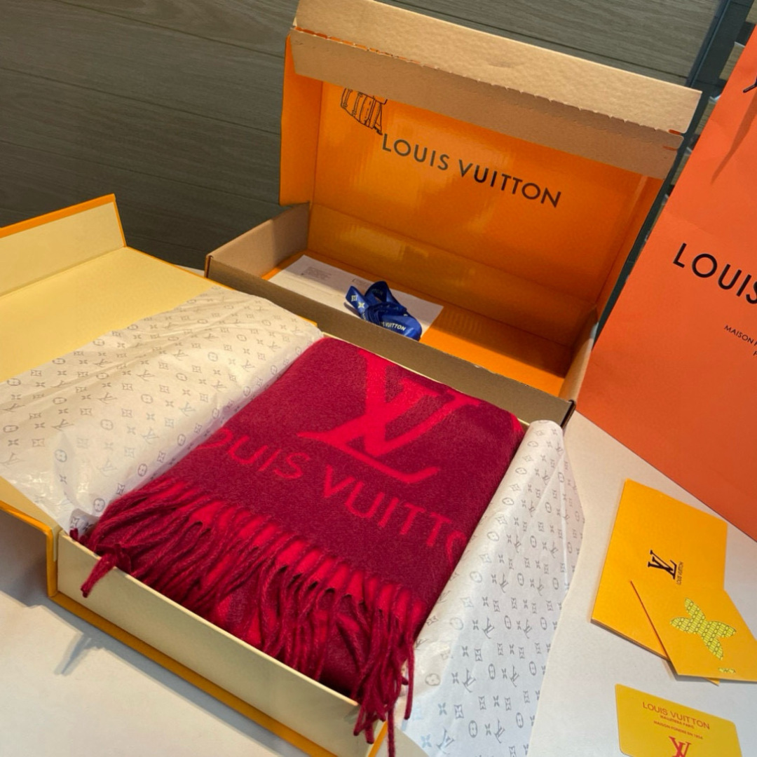 LV 原單圍巾 酒紅色大LOGO流蘇 秋冬保暖款|超A仿原單精品圖片 6 LV 原單圍巾 酒紅色大LOGO流蘇 秋冬保暖款|歐美奢侈品精品推薦
