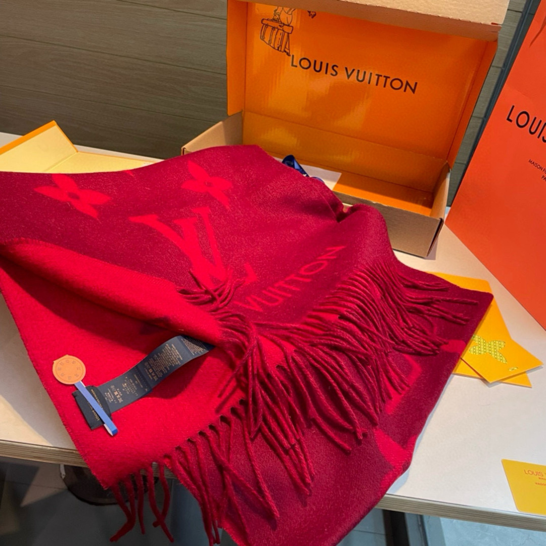 LV 原單圍巾 酒紅色大LOGO流蘇 秋冬保暖款|超A仿原單精品圖片 13 LV 原單圍巾 酒紅色大LOGO流蘇 秋冬保暖款|歐美奢侈品精品推薦