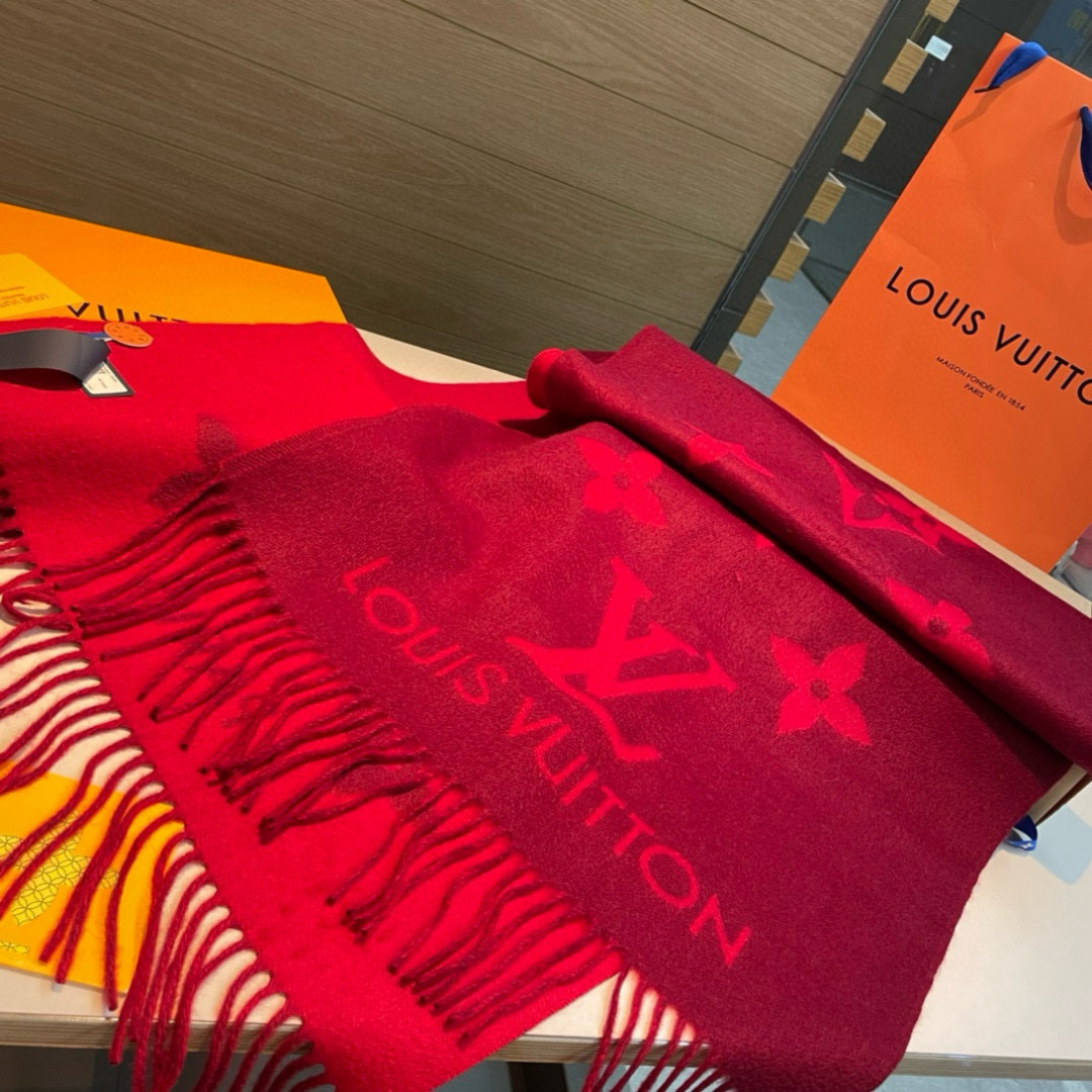 LV 原單圍巾 酒紅色大LOGO流蘇 秋冬保暖款|超A仿原單精品圖片 11 LV 原單圍巾 酒紅色大LOGO流蘇 秋冬保暖款|歐美奢侈品精品推薦