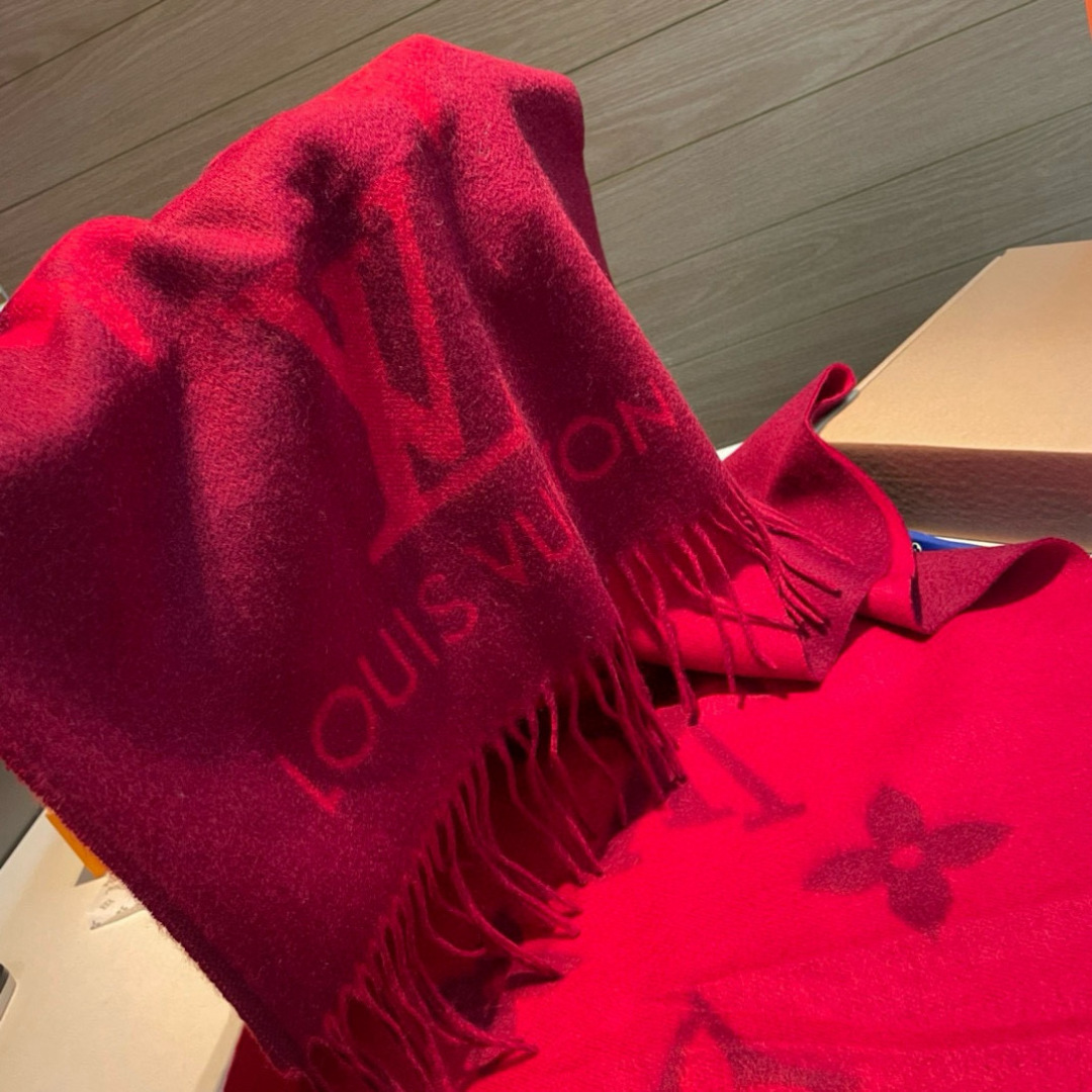 LV 原單圍巾 酒紅色大LOGO流蘇 秋冬保暖款|超A仿原單精品圖片 9 LV 原單圍巾 酒紅色大LOGO流蘇 秋冬保暖款|歐美奢侈品精品推薦