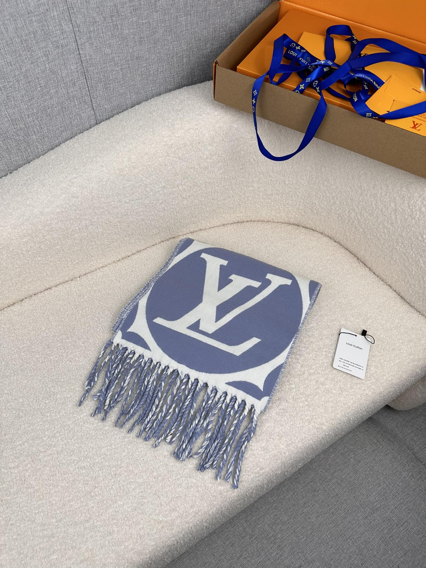 LV 高仿大LOGO雙色圍巾 時尚流蘇保暖款｜歐美奢侈品精品推薦